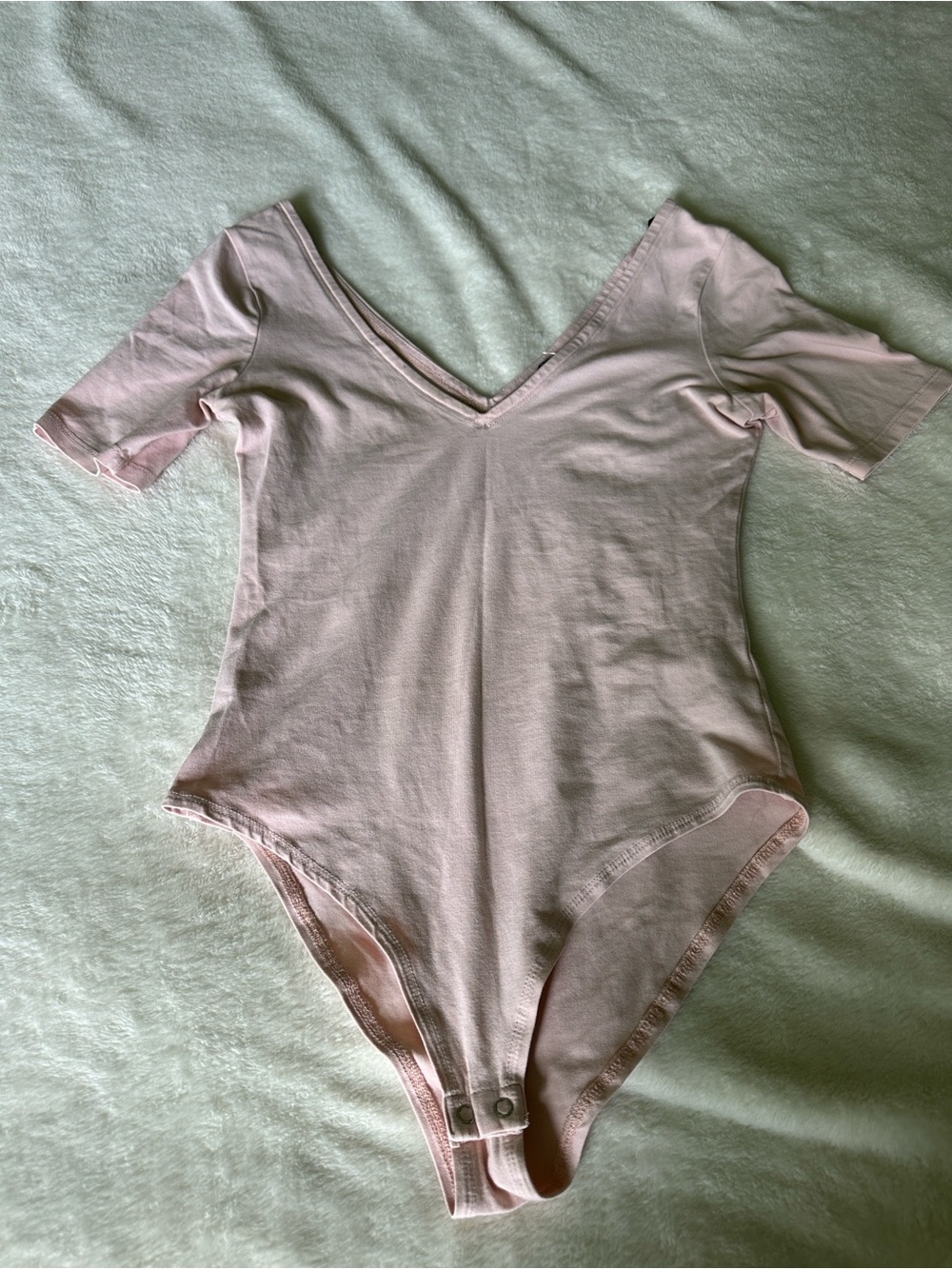 Forever 21 Light Pink V-Neck Short Sleeve Bodysuit